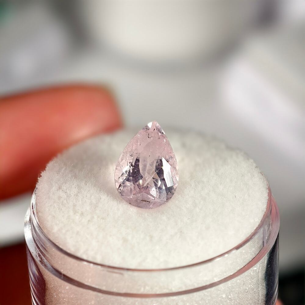 2.00ct Morganite Pear Cut Gemstone View 2